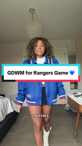 Fun fits to sports games>>> They lost lol BUT Can confirm I was not cold at any point!! Anyways go rangers love u 💙 #hockey #OOTD #sports 