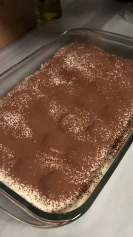 باااارد شي خيااالي😋الطريقه: بسكوت مطحون عجنته بحليب مكثف نستله ورشيت بالصينيه بسكوت مطحون عشان مايمسك بالصينيه وبديت اكور ورتبتهم وبالخلاط 2 قشطه و 4 جبن كيري وظرفين دريم ويب وشووووي نستله وفنجان مويا وتحطينه فوق الكرات وترشين ككاو وتحطين الاعواد عادي اذا عندك اعواد الاسنان تنفع وبس عااافيه عليكم🤍 #fyppppppppppppppppppppppp #اكسبلورexplore #طبخ #جوع #اكل 