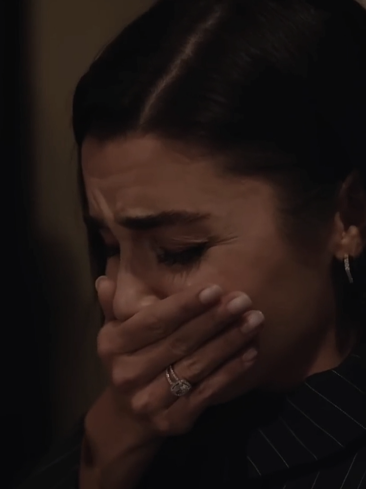 ينتابني شي مايعلم به الا الله.😔#هندا_ارتشيل #handeerçel 