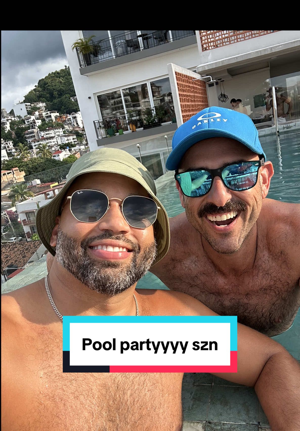 Yesterday was SOOOO MUCH FUN! I’m finally branching out and meeting new gays that are my age haha. PV is an interesting place. Making friends here hasn’t particularly been difficult but it’s hard to explain… I never fully did work to make my *own* set of friends. Most people were introduced to me thru someone else, so it’s nice to finally have some that I made myself! Love the gals. @Amorychilaquiles (we need to do a video together lol) and thank you Christian for hosting us (she’s not on tiktok) #poolparty #mexico #puertovallarta #findingfriends #friendship 