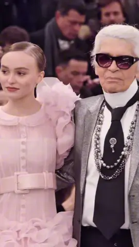 Minha visão sobre a estreia de Matthieu Blazy na @chanelofficial . Ps. Não biguem comigo podemos conversar 😂🫶💘 #chanel #moda #FashionTikTok #matthieublazy #fyp