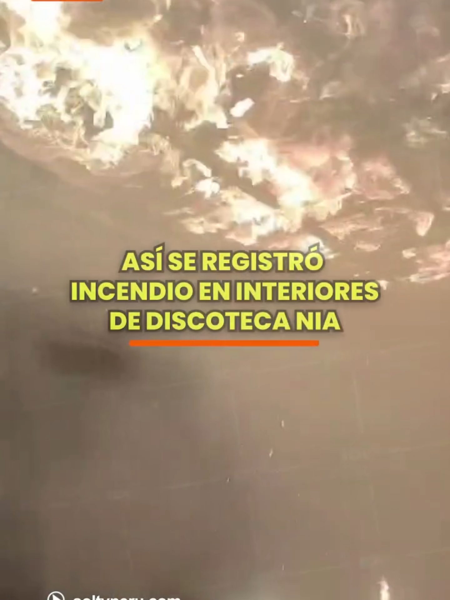 #Trujillo | 🚨 LLAMAS CONSUMIERON TECHO DE LOCAL. Así se registró el incendió que se produjo en interiores de la discoteca Nía el último 18 de octubre. El hecho habría sido ocasionado por trabajos de soldadura del techo del local. Tras la tragedia, no se registraron heridos.  #Soltv #noticia