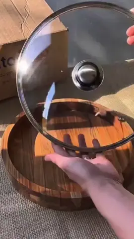 🔥 Sirva com estilo e sofisticação! 🔥 Apresentamos a Gamela de Madeira Teca com Tampa de Vidro – o toque premium que faltava no seu churrasco, nas porções ou na mesa posta 🍖🧀🍷 Com madeira teca resistente e tampa de vidro elegante, ela une beleza, funcionalidade e higiene na hora de servir. Perfeita para impressionar seus convidados! 👌 💡 Dica: use como petisqueira, centro de mesa ou para servir carnes e queijos com charme! ✨ Disponível agora – garanta a sua e eleve sua apresentação! 👉🏽 Link na bio! #MesaPosta #ChurrascoPremium #GamelaDeMadeira #Decoração #Petisqueira 