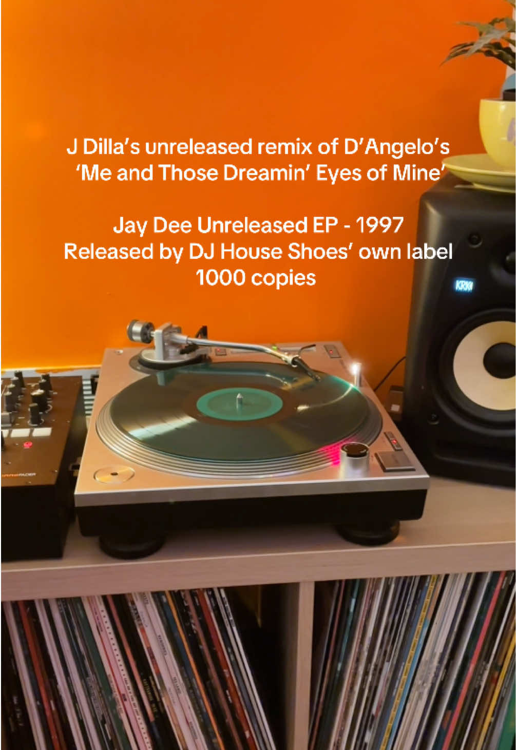 Needle Drop ✨The jewel of my collection fr. This was the first bit of J Dilla that ever came out on wax: an ep of at-the-time unreleased remixes he’d done for artists including D’Angelo, Das FX, Busta Rhymes, De La Soul and Masta Ace. #jdilla #dangelo #rarevinyl #recordcollection