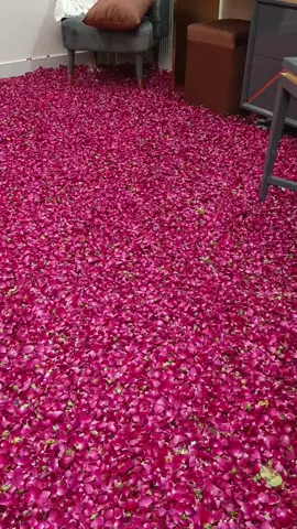 bridal room decor at🏠🏠 wedding👰💍🤵💒#viral #foryou #foryoupage #gujratpunjabpakistan👍🇵🇰 #zeeshanfreshflowersdecoration🔥🔥🔥🔥 