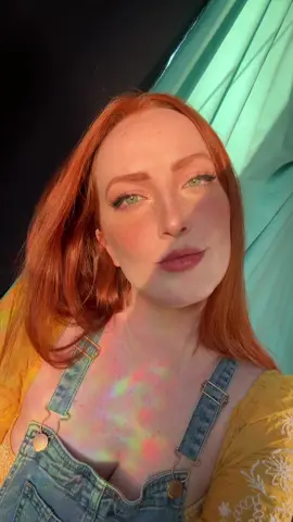 They gloooow in the sun #greeneyes #redhead