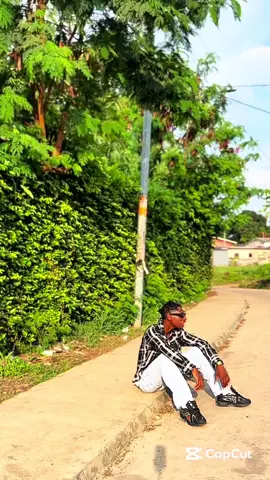 Juste un petit love quoi les mec..😜#trend #viral #tiktokgabon🇬🇦TikTok #lassurance⁉️qui #pourtoii  Artiste:@DADJU 