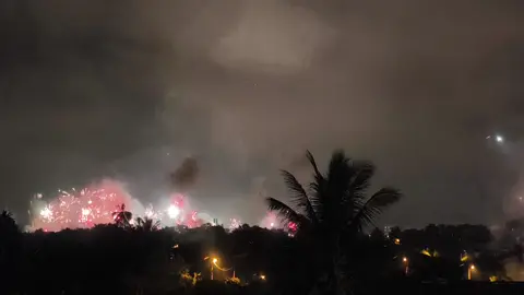 Aktiviti Setiap Kali Malam Deepavali. Meriah Dengan Bunga ApiI & Mercun. #happydeepavali #Diwali #festivaloflights #satumalaysia 