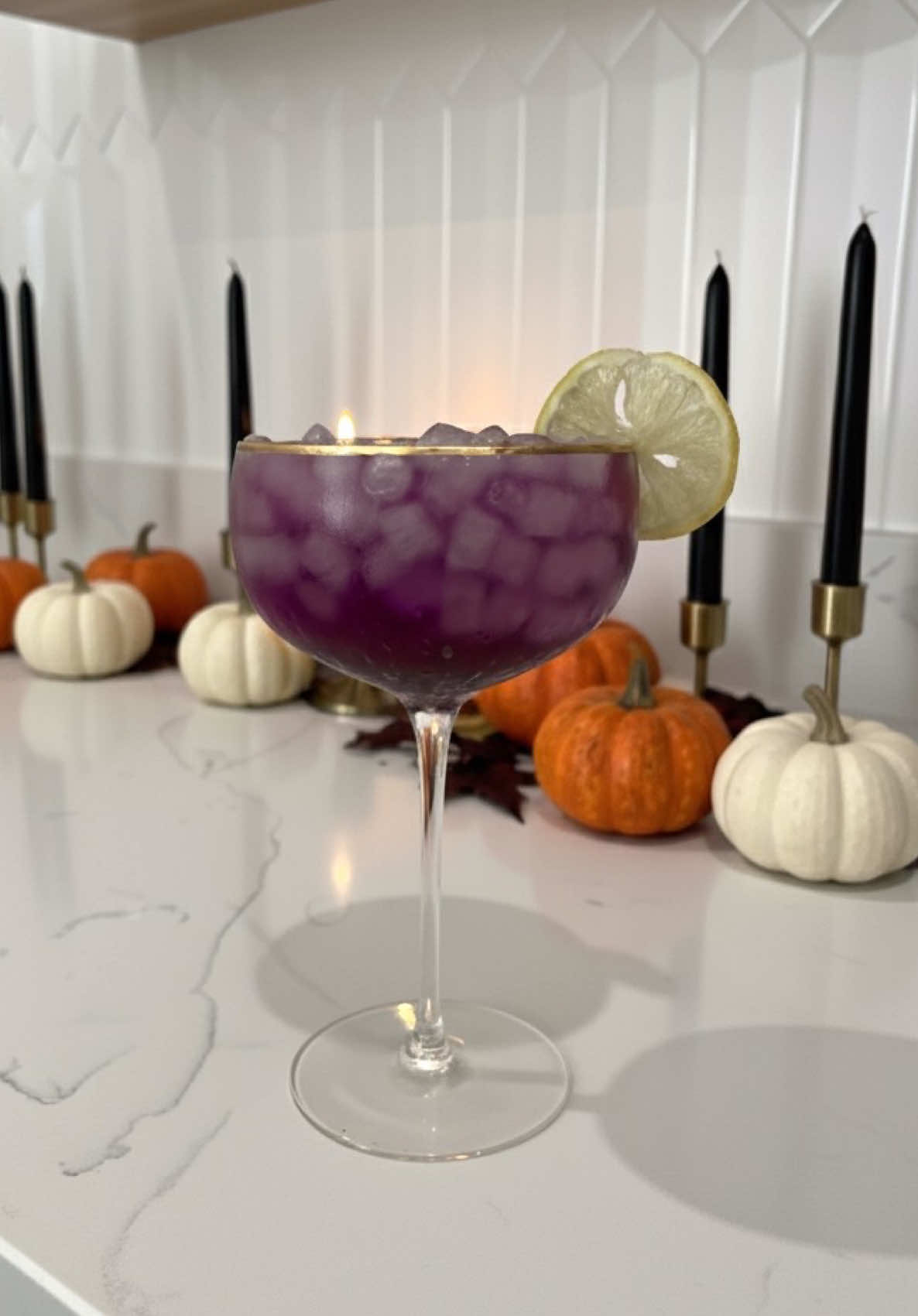 Try this party trick at your halloween party this year 💜  #halloween #mocktail #drink #party #DIY 