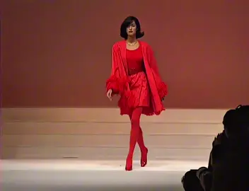 . . . #yasmeenghauri #laurabiagiotti #SuperModel #fashion #fyp 