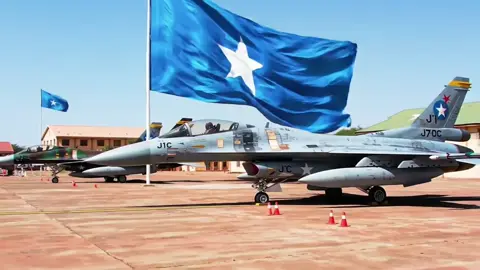 Dhuuxii udhashay Dhinac ka midaa Dhismaha qaran kaan Dhabtii dooneyn🤔🇸🇴🪖✊️#dhalinyaradasomaliyeed🇸🇴 #somalinimo🇸🇴🇸🇴💙🇸🇴🇸🇴🙏🙏 #midnimo🇸🇴✅️ #creatorsearchinsights #abwaanhilaac 