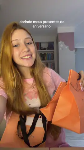 abrindo meus presentes de aniversáriooo
