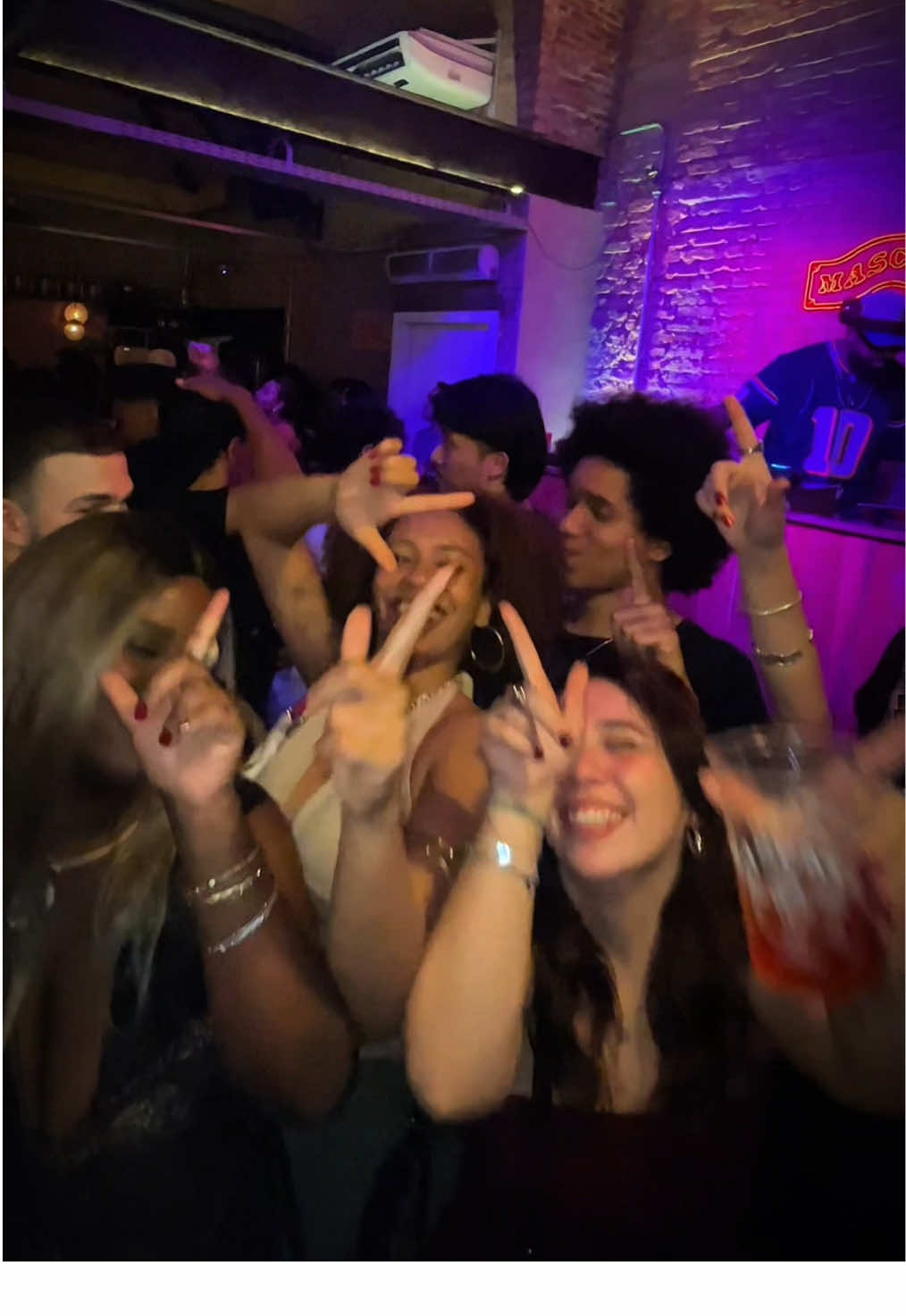 Não tem jeito, é o melhor passinho 🤌🏾 #trend #danca #festa #fyp 