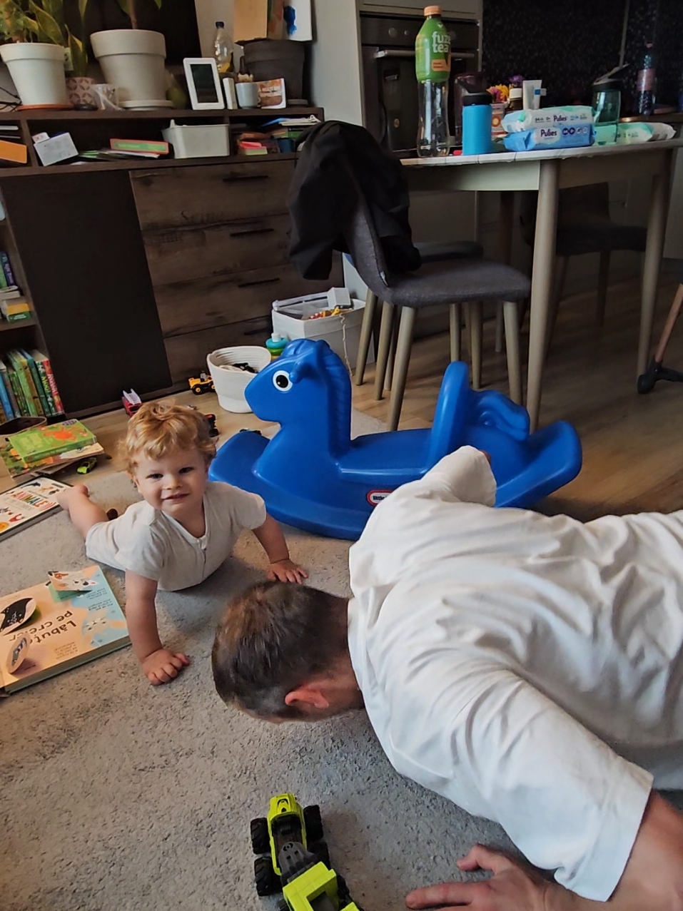 Adrian a început sa copieze foarte multe dintre activitatiile noastre si ne bucura enorm ca a inceput cu partea sportiva ❤️ #fyp #parenthood #mamici #mamicipetiktok #fyromania 
