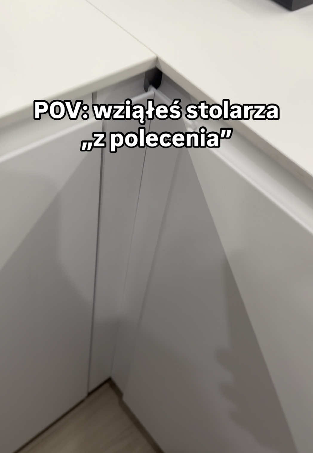 HISTORIA OPARTA NA FAKTACH 😭 . . . Kuki - Ciepłe dranie #budowa #remont #mieszkanie #dom #kuchnia #inspiracje #porady #parodia 