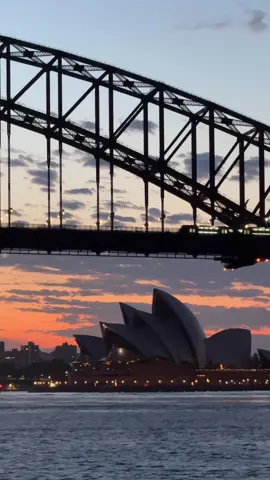 Rise n shine… Sydney 🥰  #sydney #visitnsw #sunrise #operahouse #views 