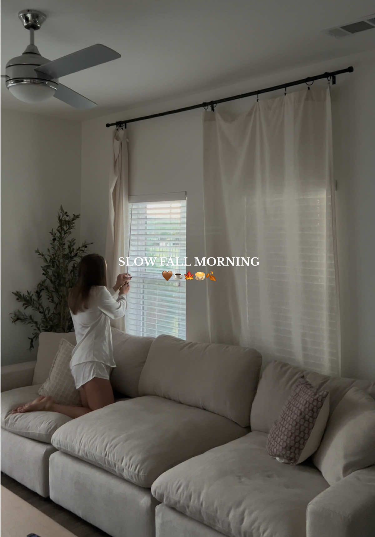 there’s something so special about a slow sunday morning in the fall! 🤎 #slowsunday #sunday #fallmorning #marriedyoung #slowmorningvlog 