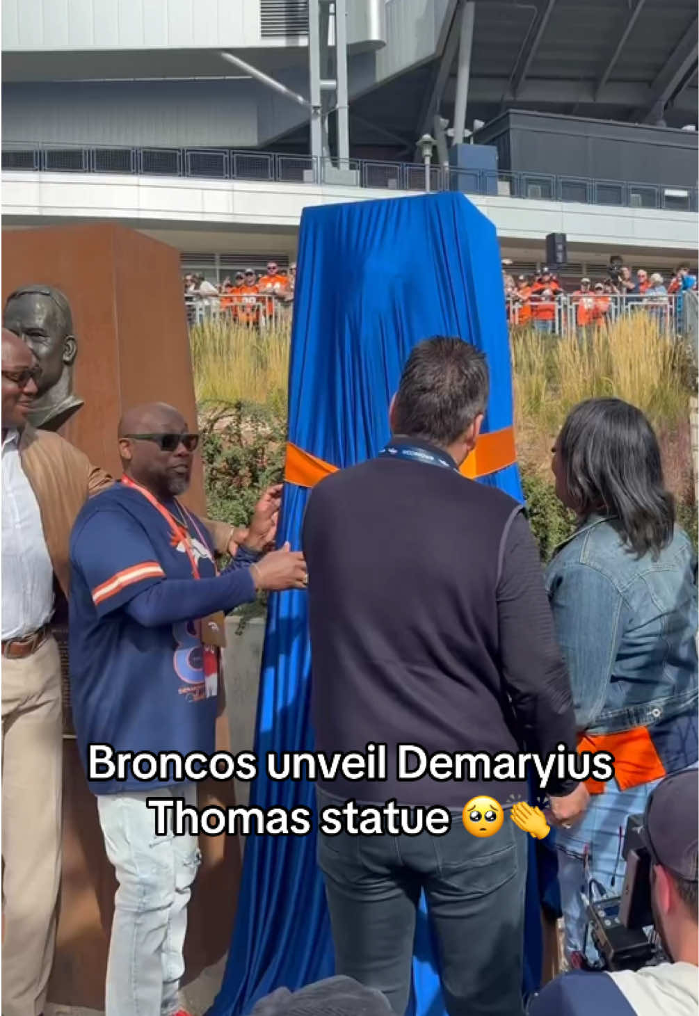 The Broncos are officially inducting Demaryius Thomas into the Ring of Fame 👏👏 (via @Denver Broncos) #nfl #denver #halloffame #demaryiusthomas 