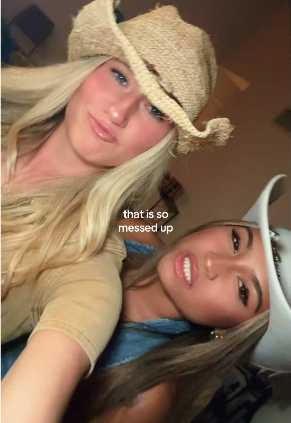 @Djhane Valido 🤠🤠🤠🤠 #halloween #cowgirl #swift #taylorswift #roommates 