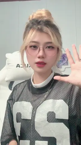 angkat tangan semuanya