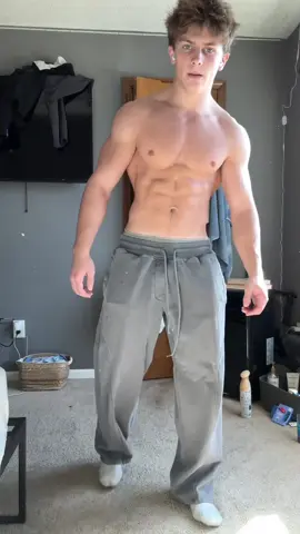 Locked #gym #lift #ripped #lean #blowthisup 