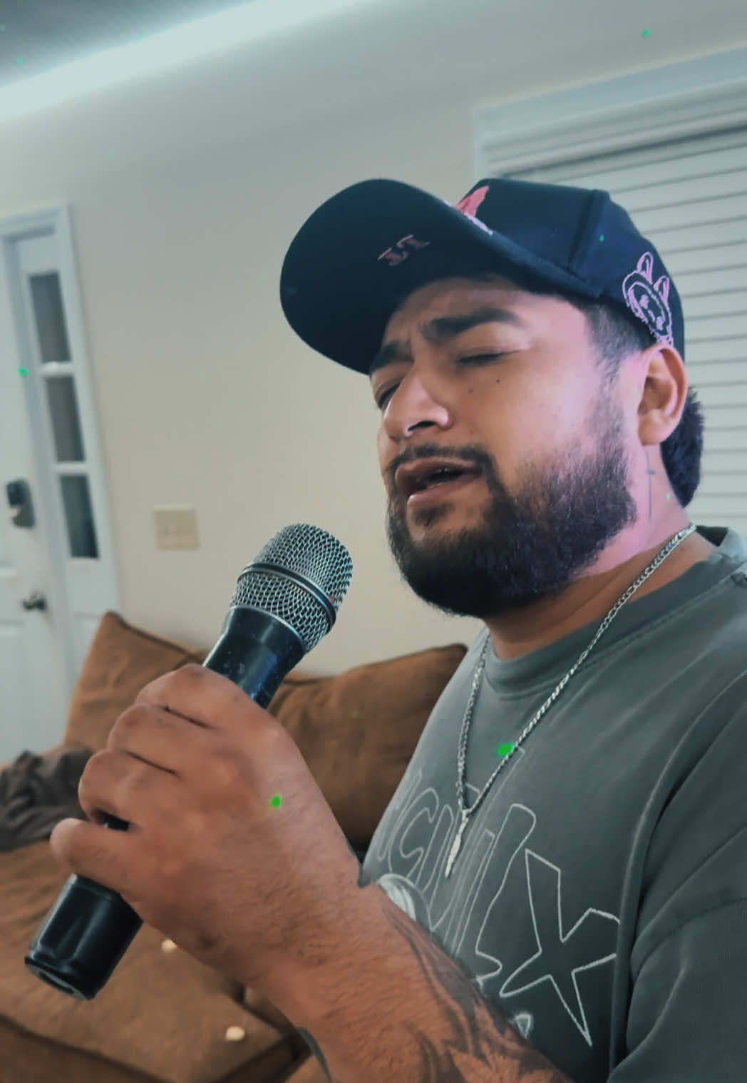 Se la rifo mi carnal 😓 #corridos #carnal #comparame #chillguys 