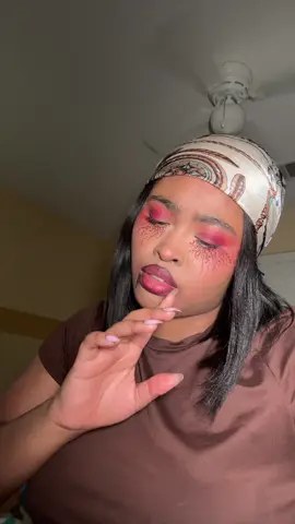 Experimenting Halloween looks🩸🧛🏽‍♀️🧐 #spookyszn #spookymakeup #halloweenmakeupinspo #vampiremakeuplook 