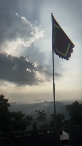 Con mang trong mình 2 lá cờ 1 lá cờ đỏ sao vàng của tổ quốc 2 là lá cờ tứ phủ❤️#xuhuongtiktok #vrial #cờ #cotoquoc #candongsolinh 