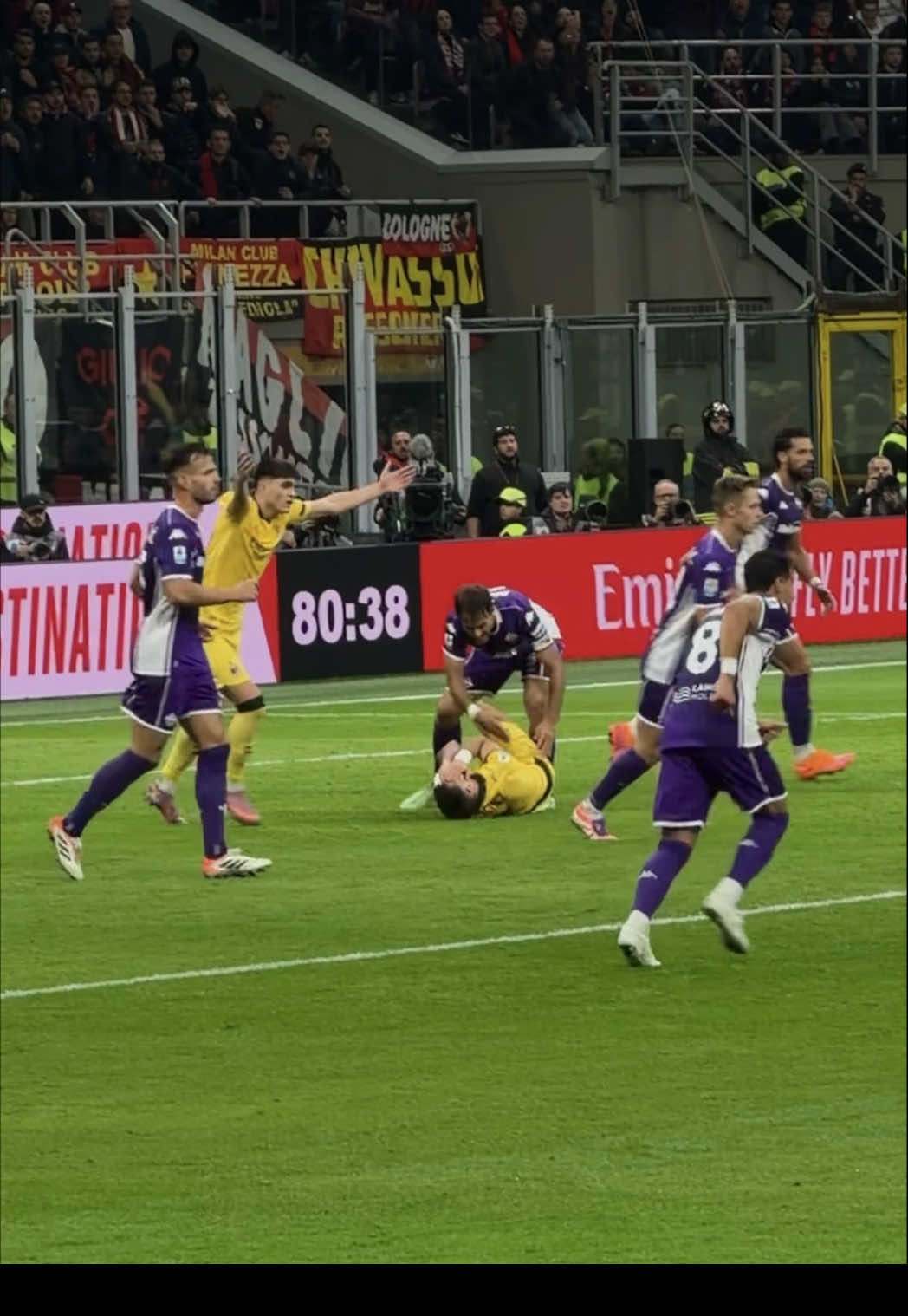 Penalty? 🤔 #acmilan #seriea #sansiro #milanfiorentina #gimenez 