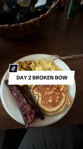 From breakfast to dinner, we’re eating good out here 👩🏻‍🍳🌲 • • • #fyp #cabins #brokenbow #food #cooking 