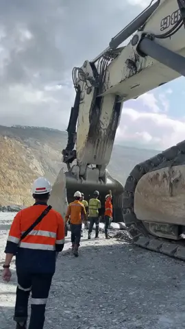 besar juga exsa r9800 #liebherr #r9800 #tambangbatubara #fyp 