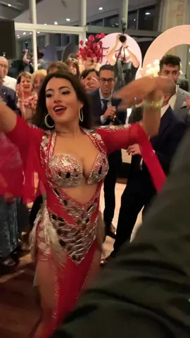 الوصف El ghazala raya - wedding  #bellydance #bellydancelove #hakim #raqssharki  #raqssharqi 