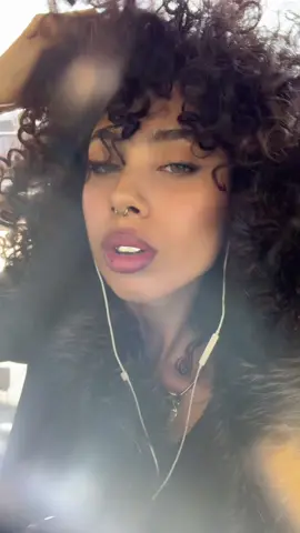 me touching  my hair for 10 seconds