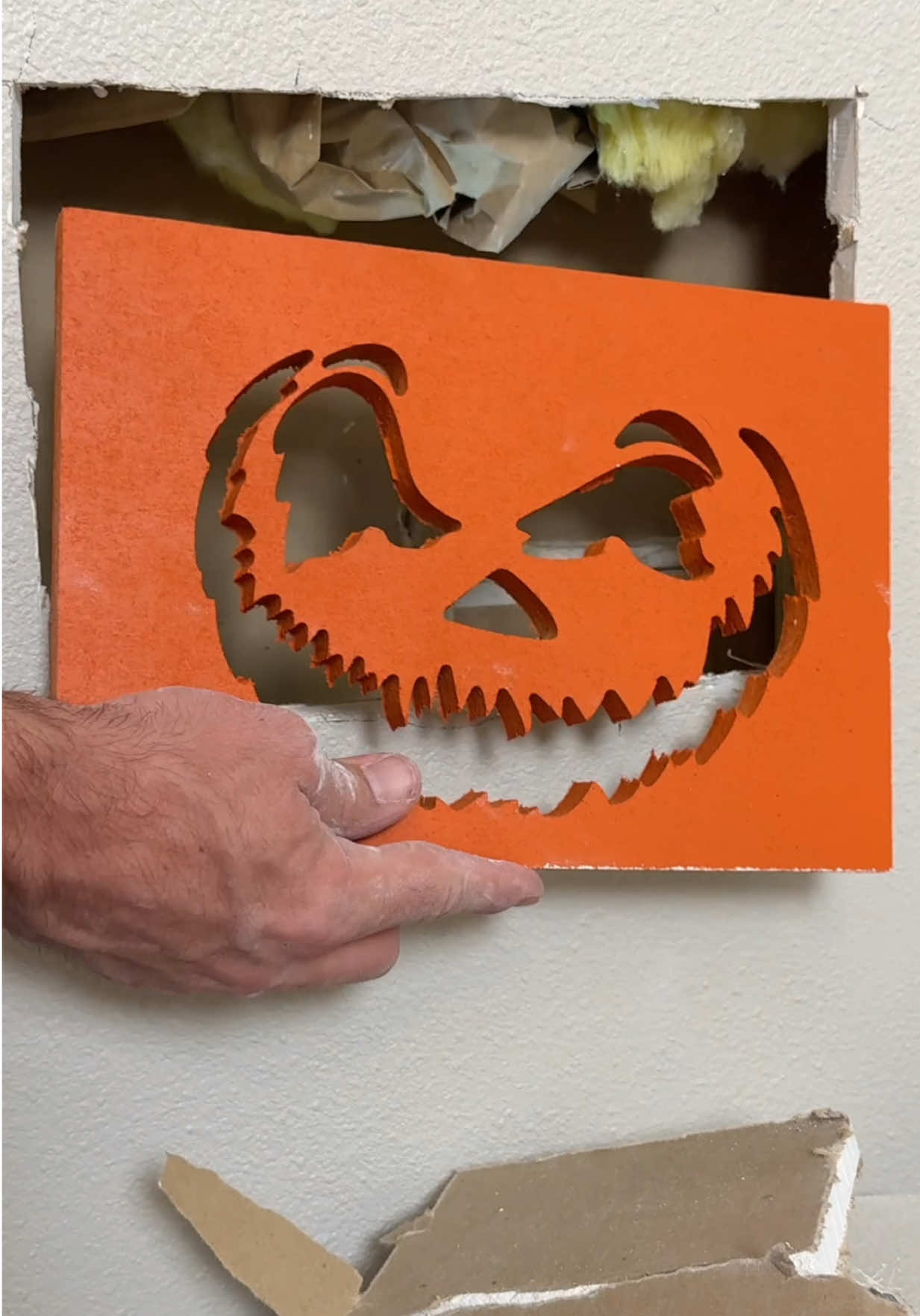 Dad builds scary night light! 🎃