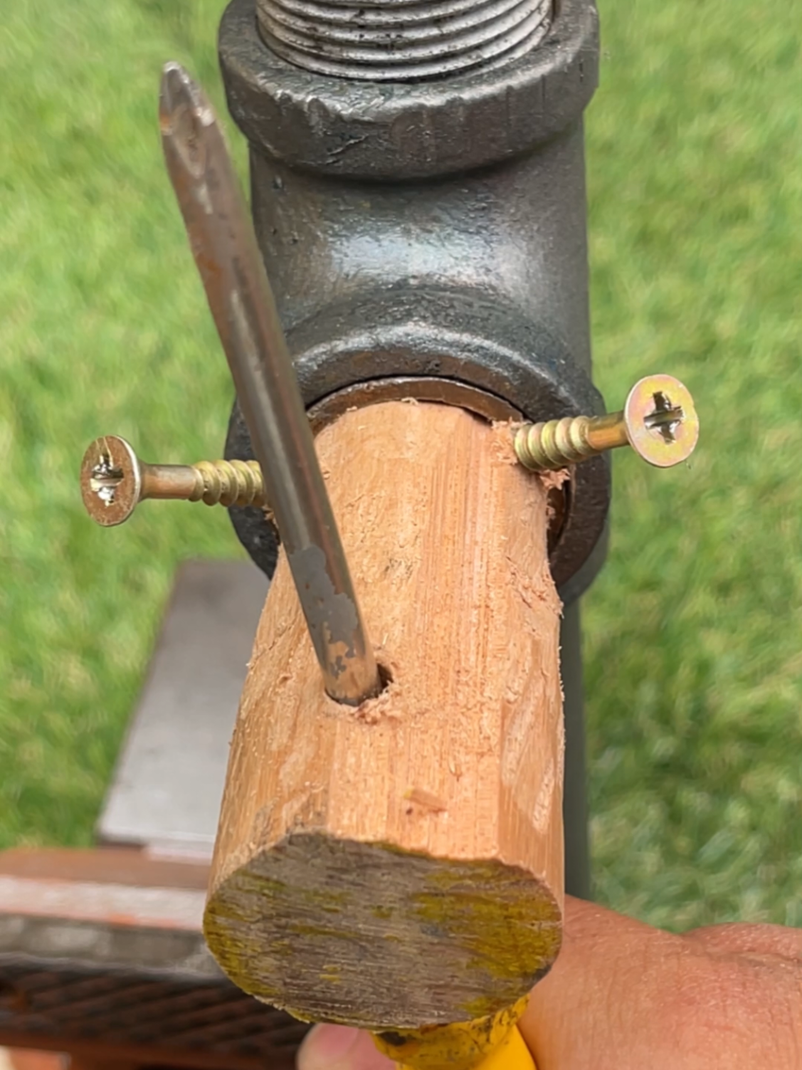 Remove hydraulic fittings in seconds 🔧💨 A simple, smart method every plumber should know. #USA #PlumbingHack #QuickFix 