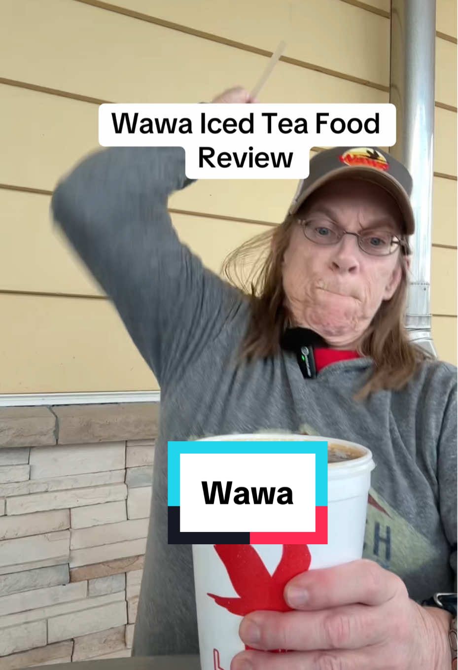 Wawa iced tea food review. The question is, how’s the sauce? This is their own iced tea, not the Peace Tea from the Freestyle machine. #icedtea #foodreviewer #conveniencestore 