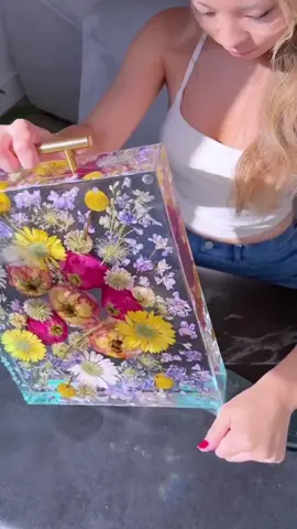 🎁 Transforme simples moldes em presentes encantadores! Aprende no curso de Resina a produzir peças coloridas, elegantes e cheias de estilo. Tudo explicado de forma simples, ideal para quem está a começar. 👉 clique no Link da bio para começar agora! #resina #artesanato #feitoamao #cursoderesina #rendaextra 
