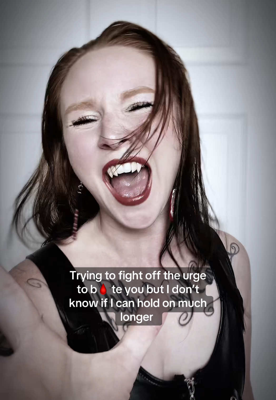 Do you trust her to resist? 🩸 also .. what’s ur blood type? 🙃 #vampirecosplay #vampiregirl #queenalphajen #wolveshaven 