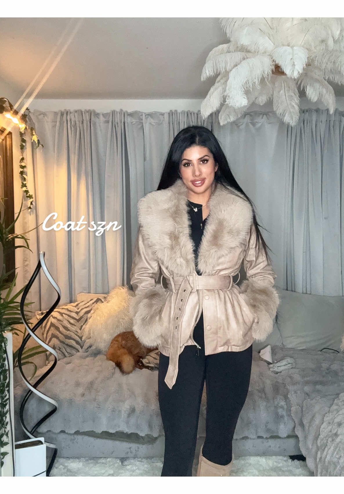 When they think your jacket is designer but it’s under £50 👀✨ The quality, the fit, the fur… perfection 😍 Pinned it for you to grab yours before it sells out 🛍️ #FYP #TikTokShop #WinterStyle #AffordableFashion #ViralJacket