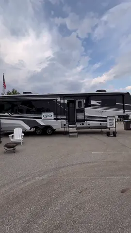 This 5th wheel camper is better than a house. Located @Camping World  #campertour #tinyhome #campervan #camper #campingworldpartner 