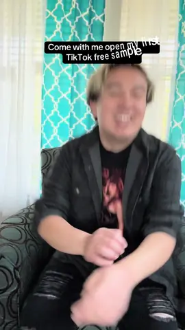 Come with me on the journey of opening up my first free tik tok sample 😁😁😁 #cookathome #apron #blackstonecooking #cookingforfamily #kitchenwrap