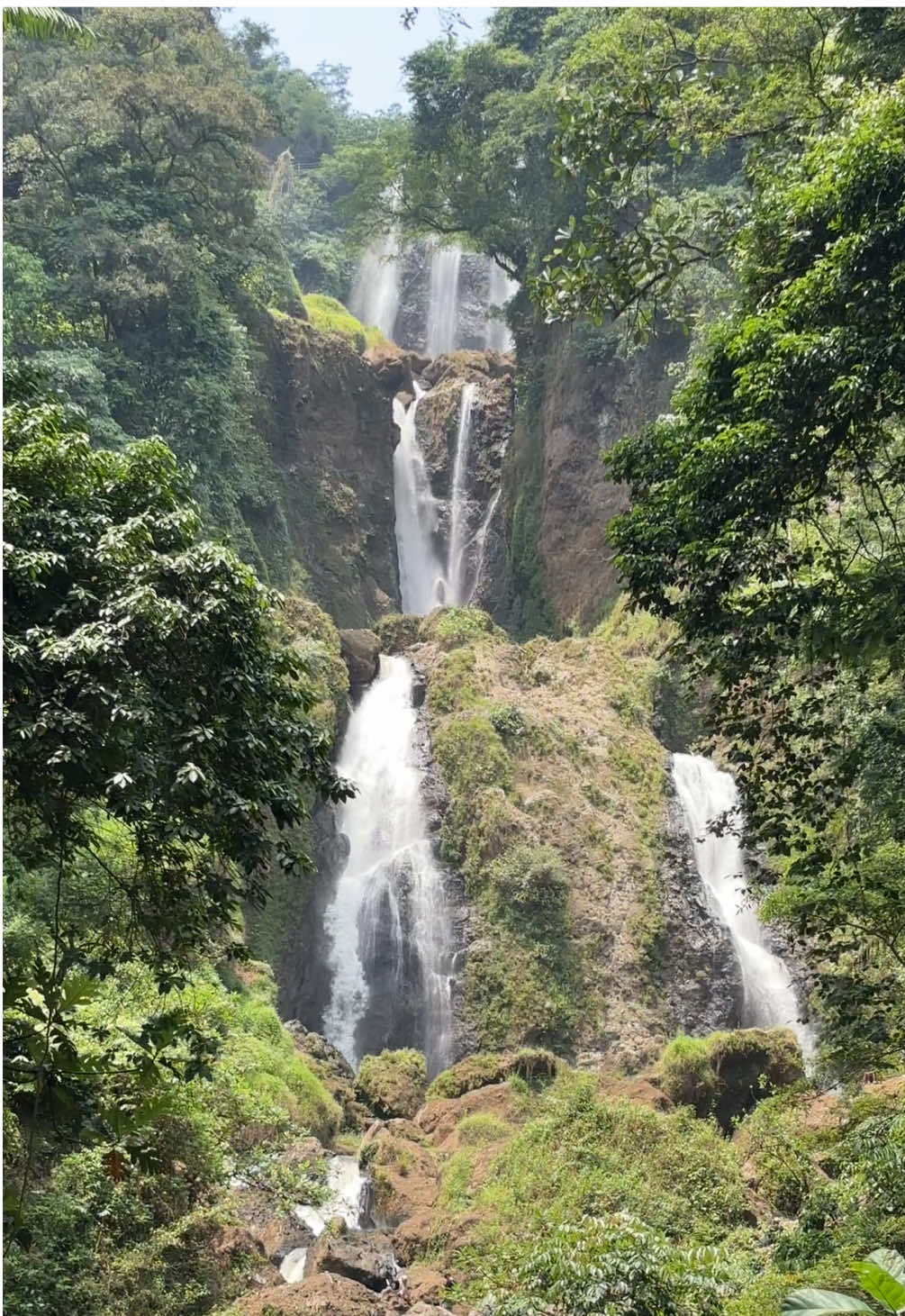 masyaAllah✨  📍Curug Telu, Kendal, Jawa Tengah trekking 10 menit bisa dpt view secantik iniii #curug #curugkendal #curugtelu #explore