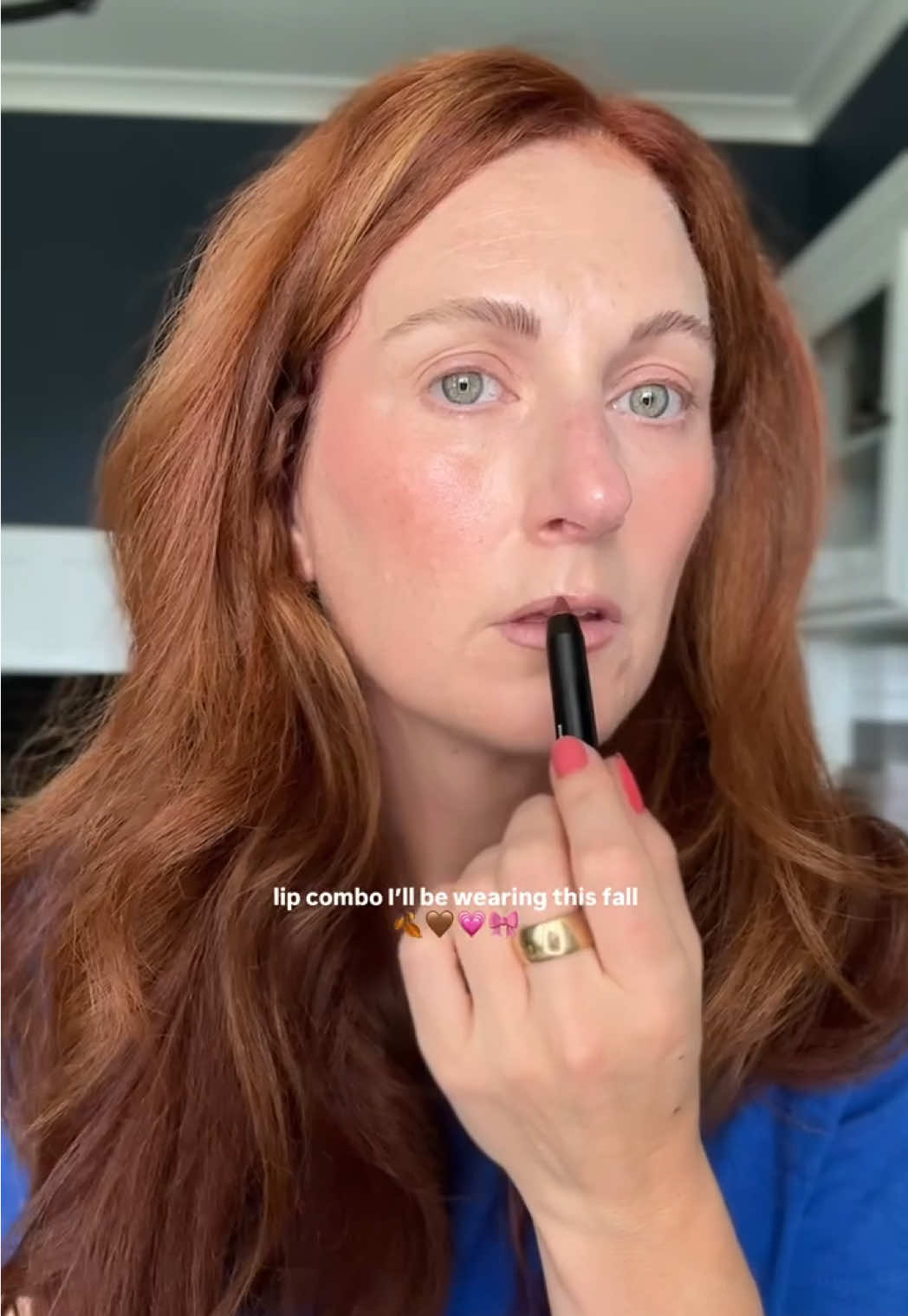 a touch of fall with one multitasking pencil for both lips + eyes, beautifully simple and effortlessly warm. ✨🍂 Do you find yourself using more Satin or Silk Pencils lately?  #fyp #seint #seintartist #seintartist #lipcombo 