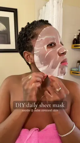 Sheet mask are incredible skincare products that delivers an instant hydration boost for a glowy plump youthful appearance 💋 . . . . . . . . #skincare #skincareinfluencer  #skincareroutinetips #cleanbeauty 