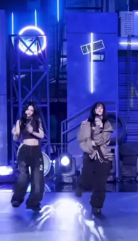 Little accident moment for Anna & Sooin during 