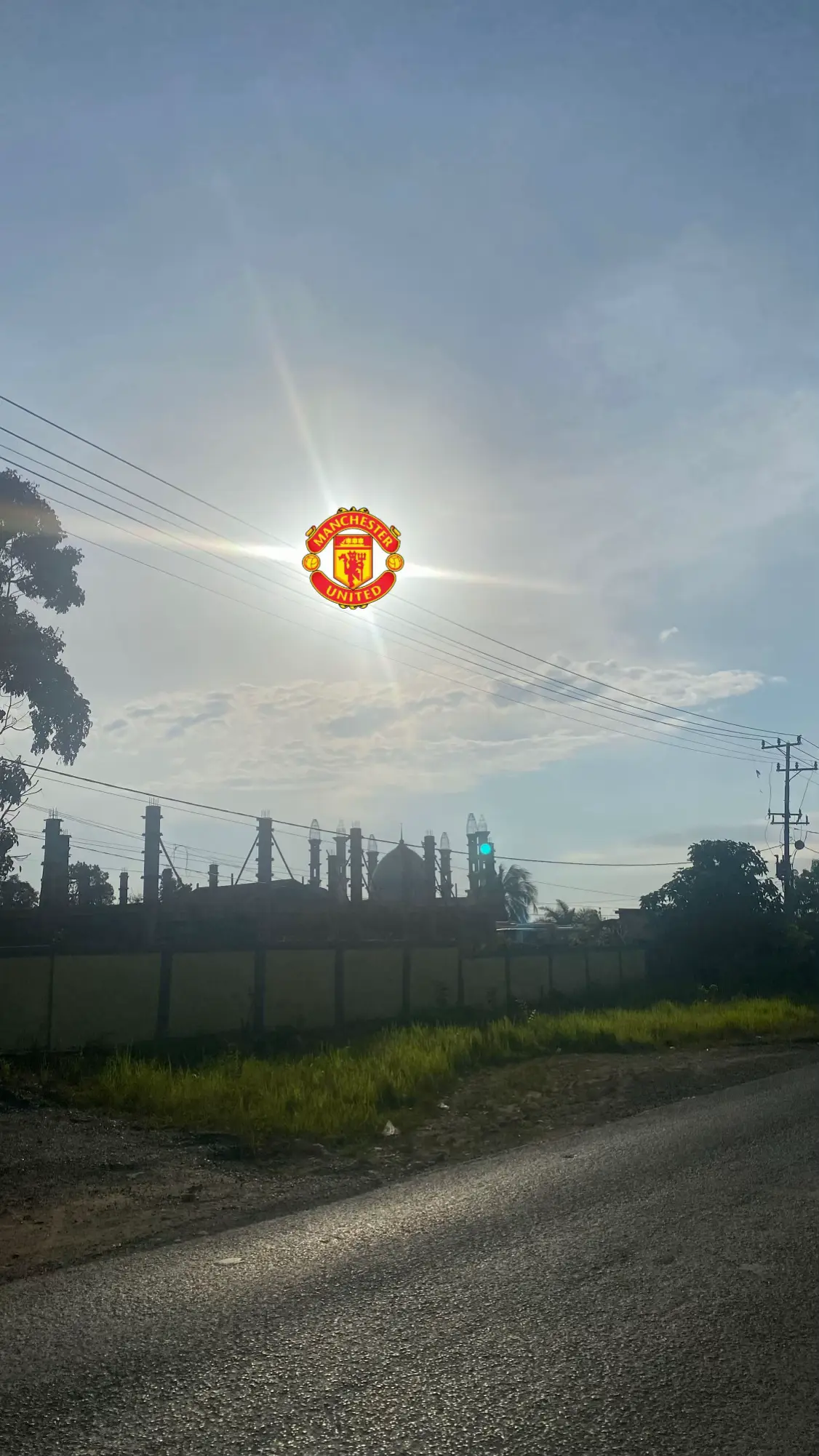 tumben silau pagi ini  #manchesterunited #kingemyuisback👊😎 #king #liverpool 