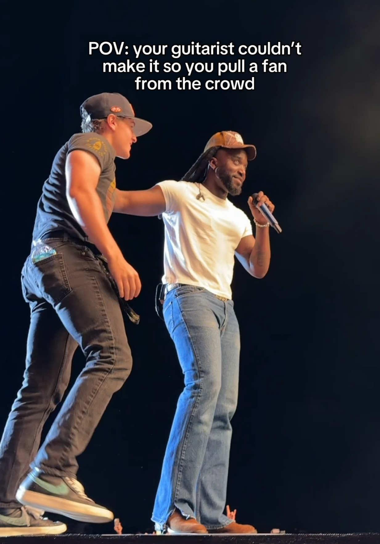 Shoutout to this rockstar for helping us perform Amen! Couldn’t have ended the Great American Road Show in a better way. ❤️🤍💙 #shaboozey #livemusic #OnTour 