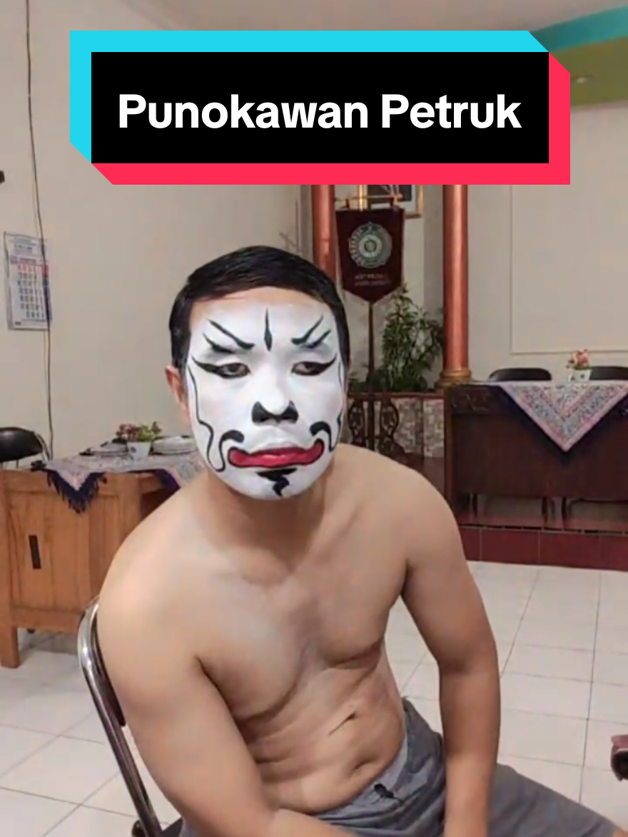 Makeupin Ki @dalangtuwuhpermanajati jadi Punokawan Petruk #punokawan #wayangorang #makeupponokawan #purbalingga  #tiktoklive 