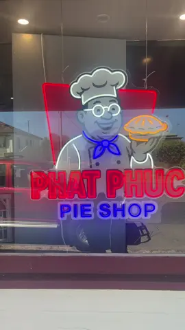 #phatphuc #pieshop #bakery #wauchope #pies Pretty good pies and the desserts are to die for 🤤