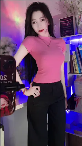 Áo nhà Kaylin form đẹp mặc mát với vải đã lắm nha #sarahduongreview #sarahduongvlog #sarahduonglive #aothun #basic 